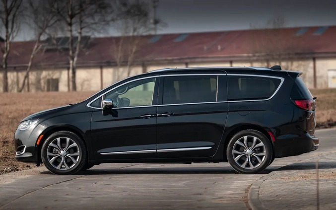 Chrysler Pacifica cena 149900 przebieg: 41690, rok produkcji 2020 z Koszalin małe 704